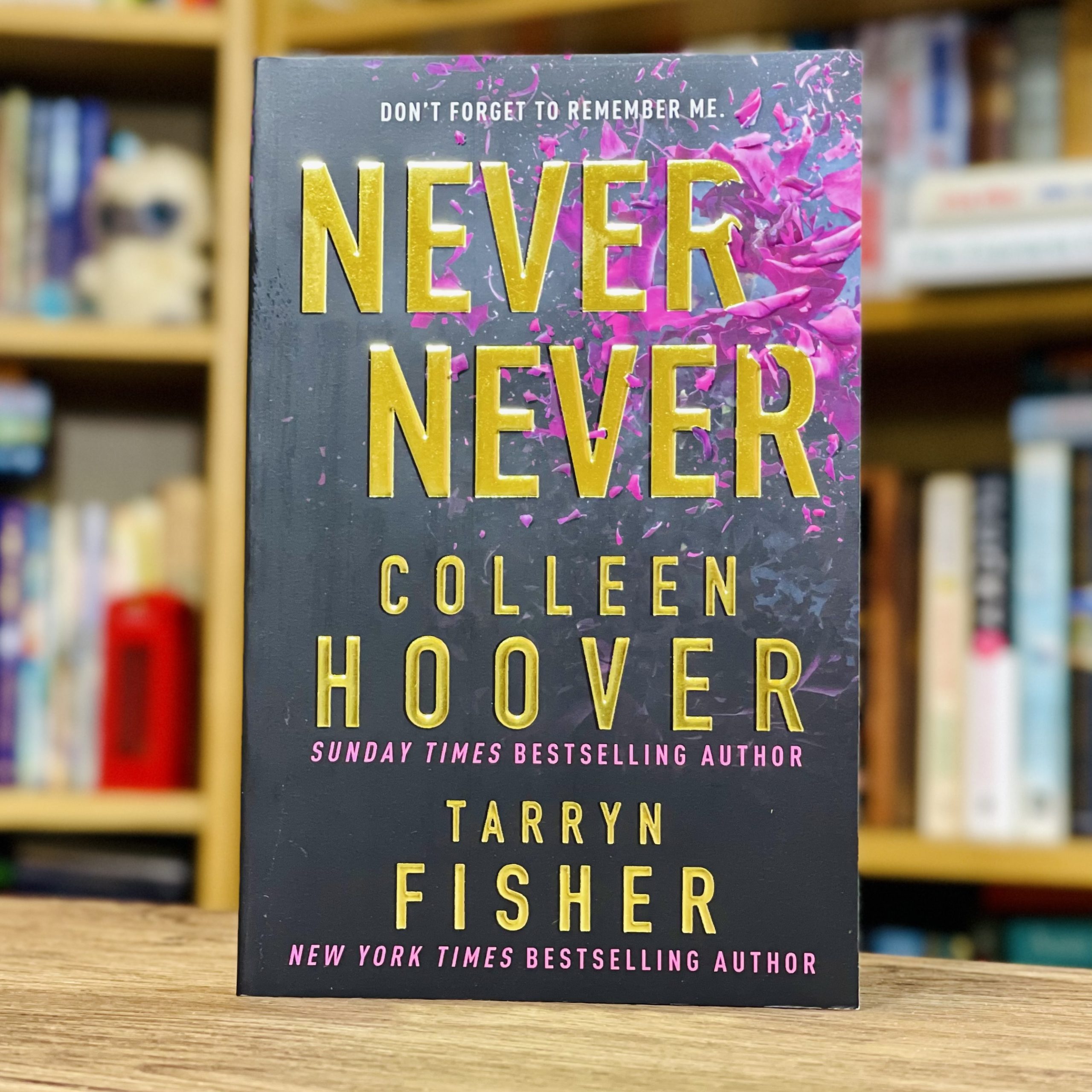 Never Never - Cartonado - Colleen Hoover, Hoover, Colleeen, Tarryn Fishe -  Compra Livros ou ebook na